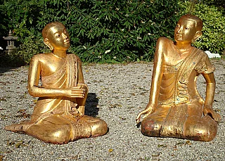 Oud paar Birmese houten monniken