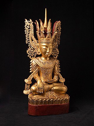Grosse gekronte Birmanische Buddhafigur