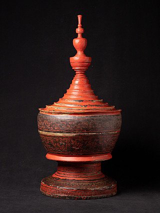 Großer hölzerner Opferbehälter aus Burma (Myanmar) im Shan-Stil mit Deckel, Frontansicht