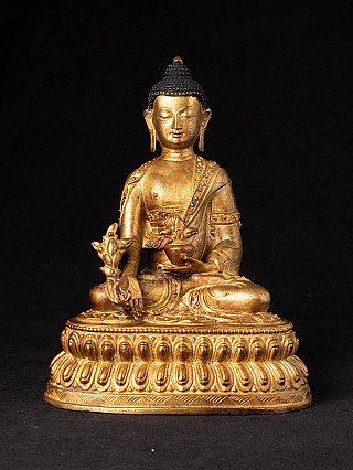 Nepalische Bronze-Statue des Medizinbuddha, sitzend mit Varada-Mudra auf Lotossockel, Frontalansicht
