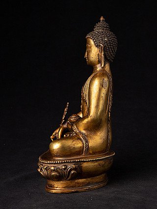 Bronze-Medizinbuddha aus Nepal in Seitenansicht, sitzende Haltung auf Lotussockel