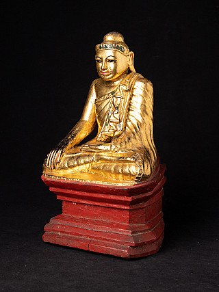 Hölzerne Mandalay-Buddha-Statue aus Myanmar, sitzend und vergoldet, Dreiviertelansicht links