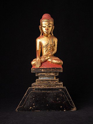 Antike hölzerne Shan-Buddha-Statue aus Myanmar auf Sockel, sitzend in Bhumisparsha-Mudra, Frontalansicht