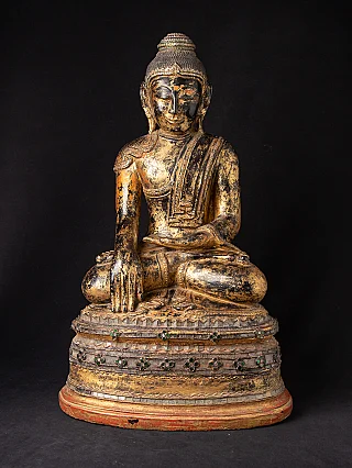 Burmesische Shan-Buddha-Statue aus Lackarbeit, sitzend auf dekoriertem Sockel, Vorderansicht