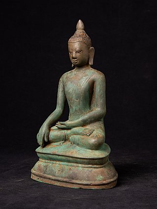 Sitzende Buddha-Statue aus Bronze aus Myanmar, Dreiviertelansicht von links