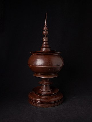 Hölzernes Opfergefäß aus Myanmar in Shan-Tradition, Dreiviertelansicht mit hohem Knauf