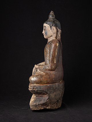 Seitenprofil der hölzernen Buddha-Statue aus Burma, mit Kniepartie und Sockel