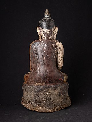 Rückansicht der sitzenden Buddha-Statue, Rücken und Sockel von hinten