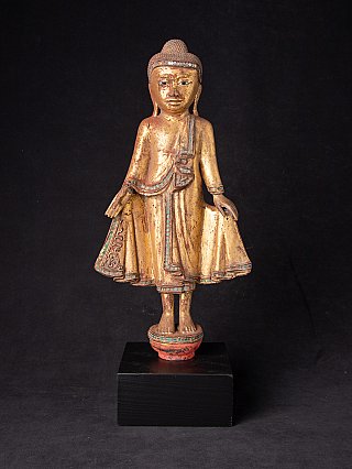 Vergoldete stehende Buddha-Statue aus Myanmar (Mandalay), Holz, Gesamtansicht von vorn
