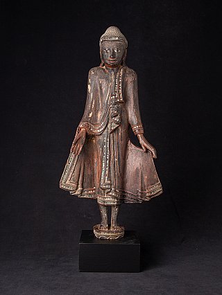 Staand houten Boeddhabeeld uit Birma (Myanmar), 19e eeuw, Mandalay-stijl, vooraanzicht