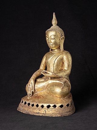 Buddha-Statue aus Myanmar in Bronze, Dreiviertelansicht mit Händen und Sockel