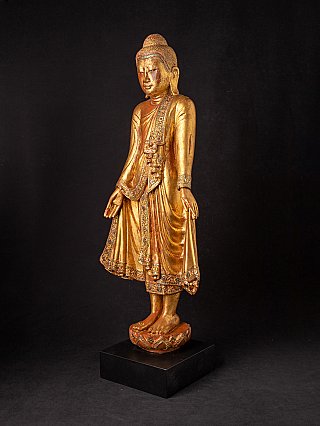 Stehende Mandalay-Buddha-Statue aus Holz, Myanmar, vergoldet, Dreiviertelansicht links