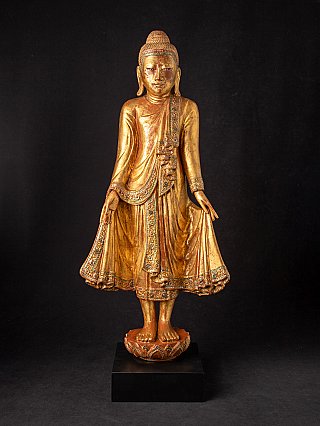 Hölzerne Buddha-Statue aus Myanmar (Mandalay, 19. Jh.), stehend, vergoldet, Frontansicht