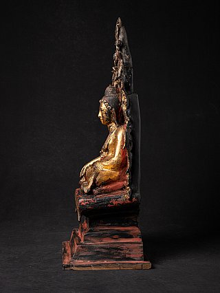 Shan-Buddha-Statue aus Lackarbeit auf Thron, Seitenansicht im Profil