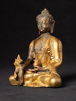 Bronze-Medizinbuddha-Statue aus Nepal in Dreiviertelansicht, sitzend mit Schale auf der linken Hand
