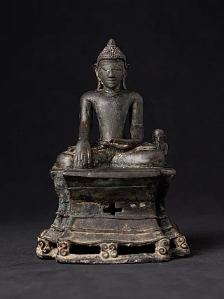 Special - very early bronze Arakan Buddha statue