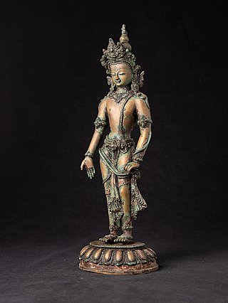 Stehende Bronze-Statue Avalokiteshvara aus Nepal, Dreiviertelansicht von vorn