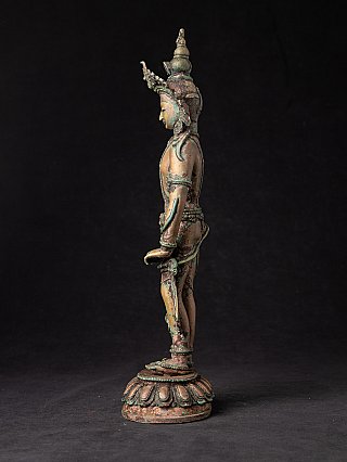 Nepalische Bronze-Statue Avalokiteshvara, stehende Figur im linken Seitenprofil