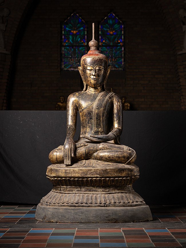 Large and special 17th century Burmese Buddha