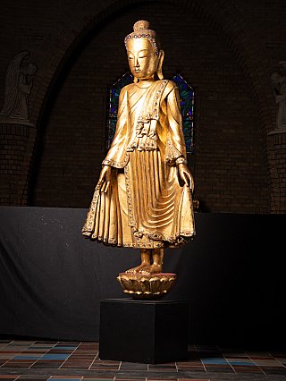 Burmese Shan Buddha statue in wood, early 19th century, three-quarter view