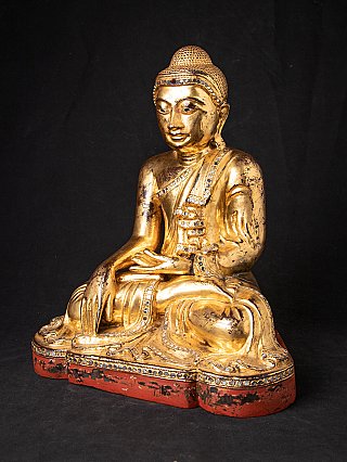 Mandalay-Buddha-Statue aus Holz, Dreiviertelansicht von rechts, roter Sockel