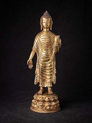 Nepalische stehende Buddha-Statue aus Bronze, Frontansicht auf Lotossockel