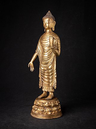 Buddha-Statue aus Bronze aus Nepal, Dreiviertelansicht stehend auf Lotossockel
