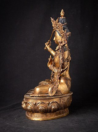 Manjushree-Statue aus Nepal in Seitenansicht, mit erhobenem Schwertarm und Lotusstütze