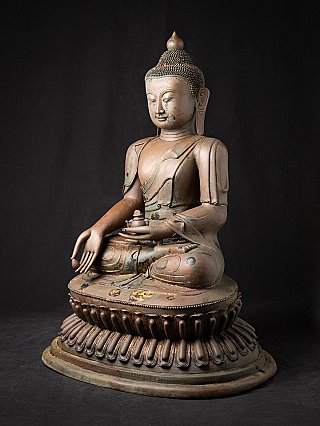 Buddha-Statue aus Bronze aus Myanmar, Dreiviertelansicht mit Lotossockel und ausgestreckter Hand