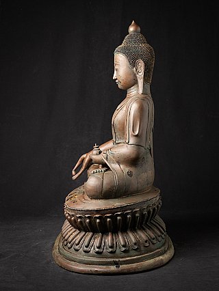 Shan-Buddha-Statue aus Bronze, Burma, rechte Seitenansicht in sitzender Haltung