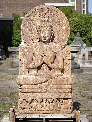 Grosse alte sandstein Buddhafigur