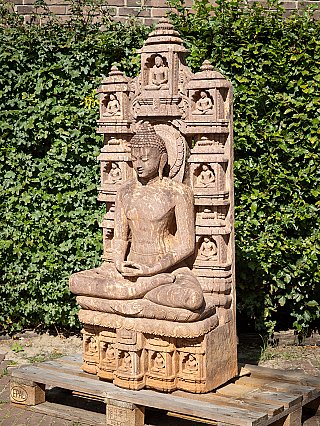 Grosse sandstein Buddhafigur