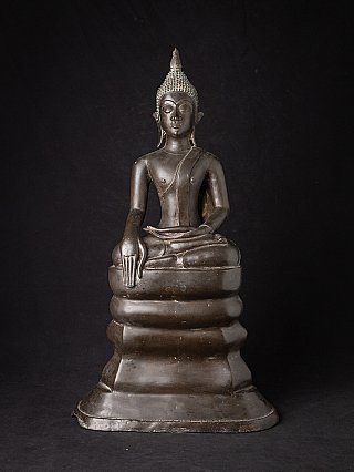 Antike laotische Buddha-Statue aus Bronze, sitzend in Bhumisparsha-Mudra, Frontansicht