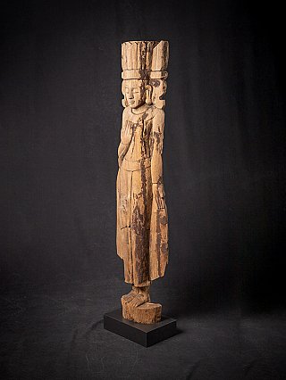 Antike holzerne stehende Kronenbuddha