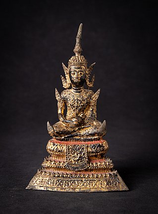 Thailändische Buddha-Statue aus Bronze, gekrönt, in Dhyana-Mudra auf ornamentiertem Sockel, Frontalansicht