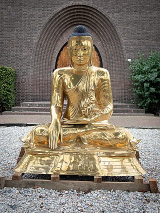 Large Burmese bronze Buddha statue in bhumisparsha mudra, seated, full front view