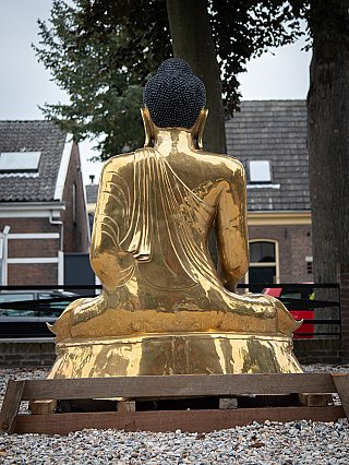 Rear view of the Burmese bronze Buddha statue showing robe drapery
