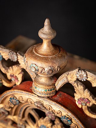 Detail of the central finial on the crest, gilded finish with inset rosette ornaments