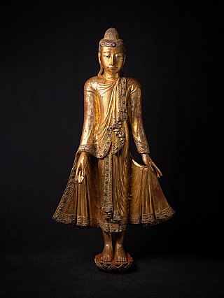 Stehende Buddha-Statue aus Holz aus Burma (Mandalay), 19. Jh., Frontalansicht mit Vergoldung