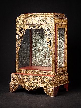 Antiker burmesischer Holztempel/Schrein in Dreiviertelansicht mit Vergoldung
