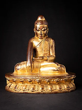 Houten Birmaans Boeddhabeeld op lotusbasis, zittend met bhumisparsha mudra, vooraanzicht