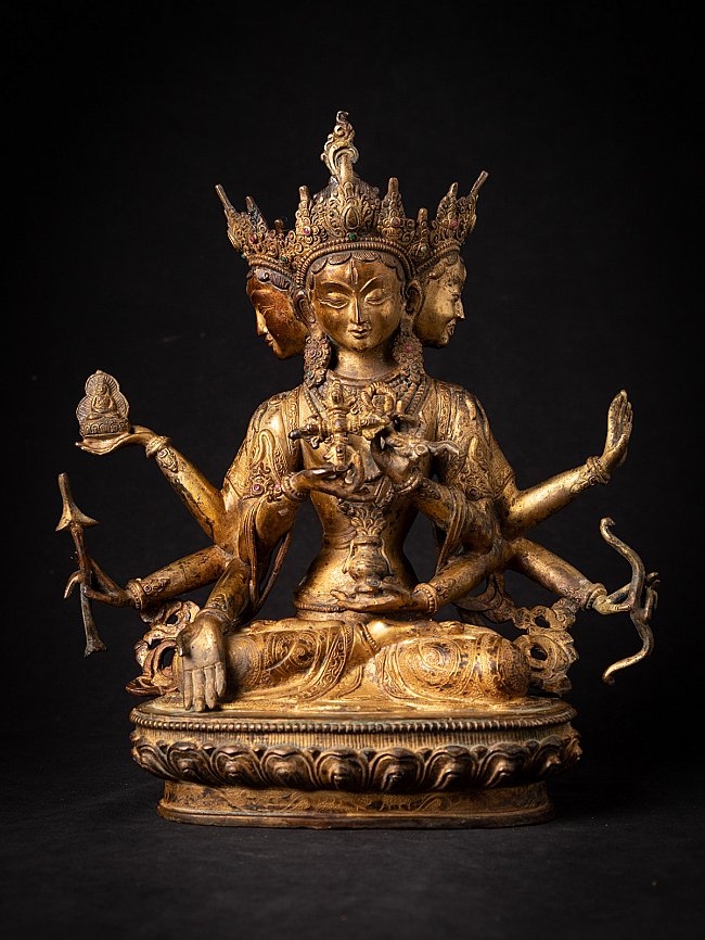 Old bronze Nepali Namgyalma statue
