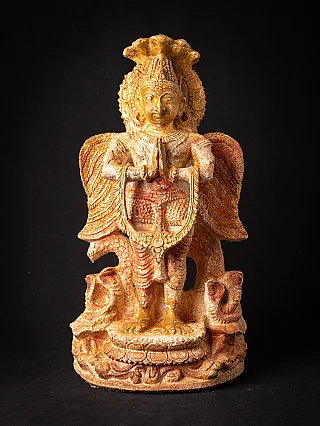 Garuda-Statue aus Indien mit gefalteten Händen und ausgebreiteten Flügeln, Frontalansicht