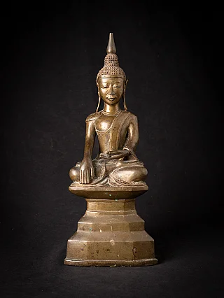 Shan-Buddha-Statue aus Myanmar aus Bronze, sitzend in Bhumisparsha-Mudra, Frontalansicht