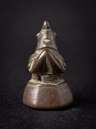Bronze opium weight from Burma (Myanmar), frontal view of the animal head and snout