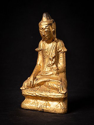 Hölzerne Shan-Buddha-Statue aus Myanmar, sitzend mit Erdbedrührungs-Geste, Dreiviertelansicht