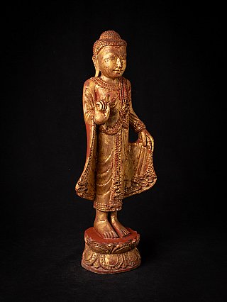 Alte holzerne Birmanische Buddhafigur