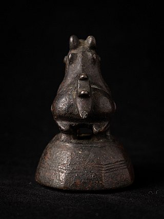 Burmese bronze opium weight G-171 with animal figure, rear view