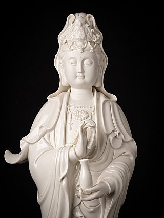 Very beautiful and detailed porcelain Guan Yin statue