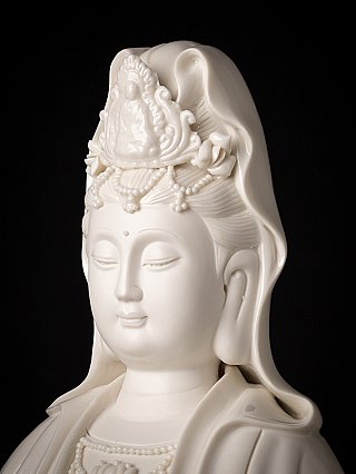 Very beautiful and detailed porcelain Guan Yin statue
